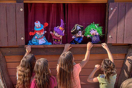 Spectacle de marionnettes pour enfants au camping CAPFUN Ullule à Tournon d'Agenais (47).