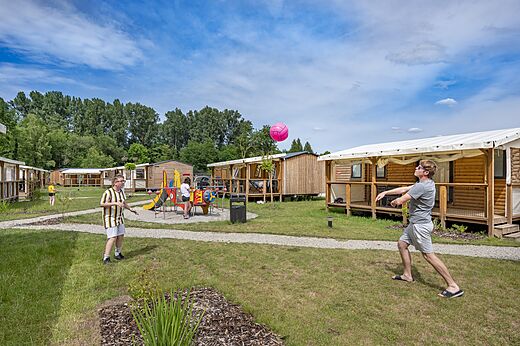 Mobil-homes, jeux enfants au camping CAPFUN Fort Falabraque à Seltz (67).