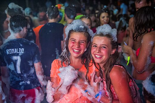 Soirée mousse festive, jeunes au camping CAPFUN Fort Falabraque à Seltz (67).