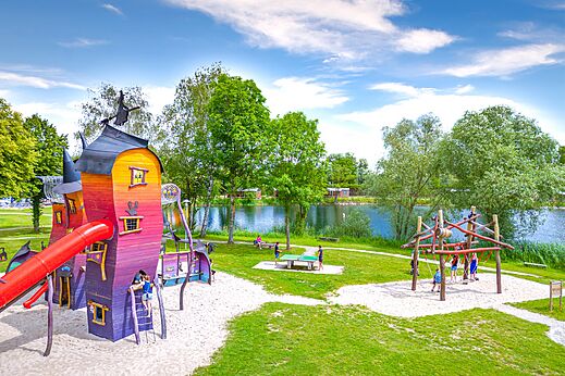 Aire de jeux enfants, toboggan, structures ludiques au camping CAPFUN Fort Falabraque à Seltz (67).