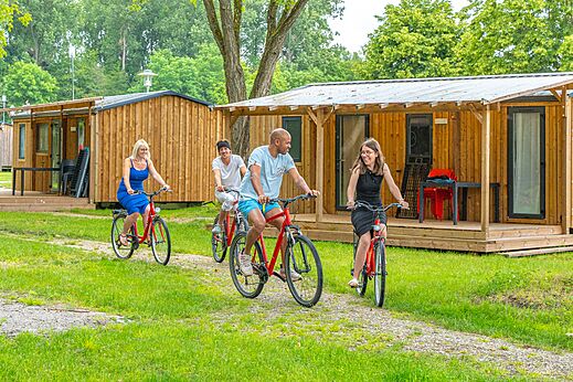Balade à vélo, Mobil-homes en bois au camping CAPFUN Fort Falabraque à Seltz (67).