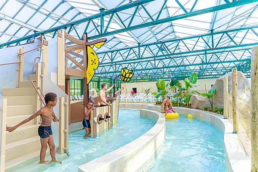 Piscine couverte, jeux aquatiques, rivière au camping CAPFUN Parc de Paris à Villevaudé. Piscine couverte, jeux aquatiques, rivière au camping CAPFUN Parc de Paris à Villevaudé.