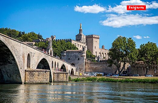 Pont d'Avignon et Palais des Papes, monuments historiques à visiter en Provence.